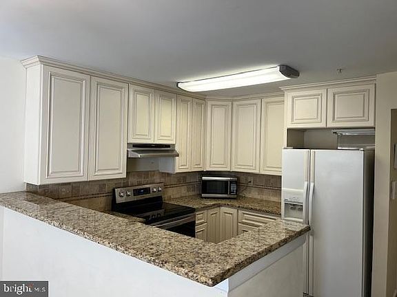 3rd image of 2161 Scotts Crossing Ct APT 2