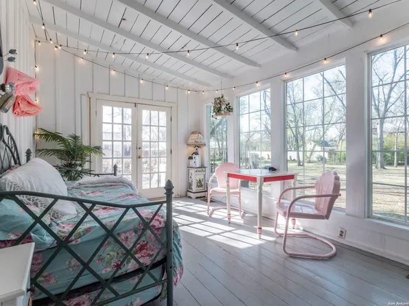 119 W Creek Street, Fredericksburg, TX 78624