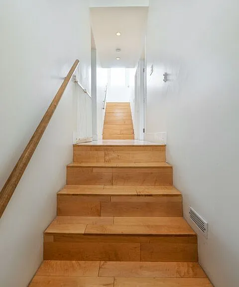 678 Broadway St — Photo 12
