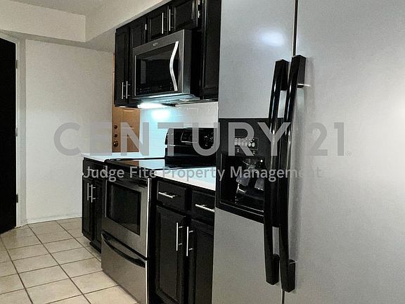 5th image of 21 Rockwood Cir