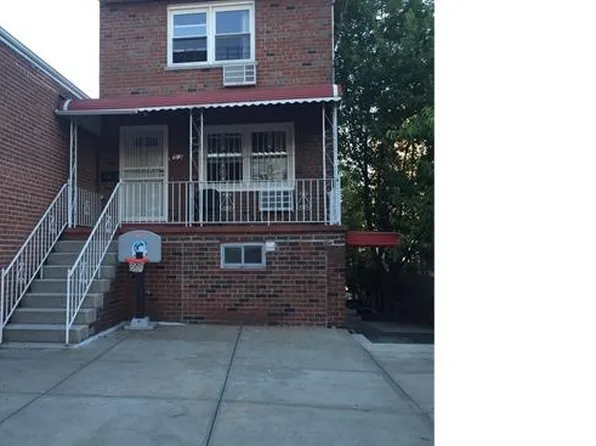 915 Neill Ave, Bronx, NY 10462