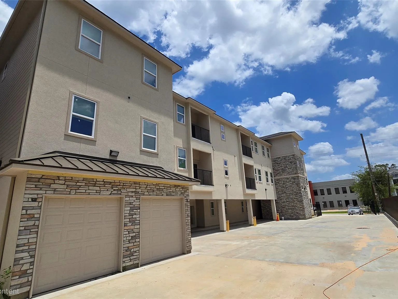 26307 Oak Ridge Dr — Photo 2