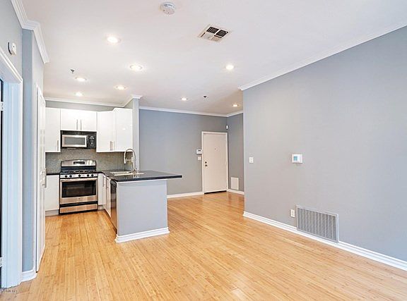 5th image of 300 N El Molino Ave Unit 123