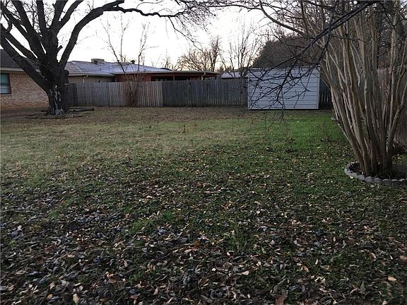 3rd image of 1611 Broadmoor Dr