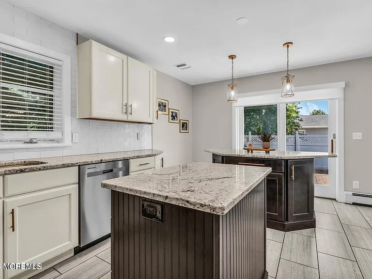 51 Venice Dr — Photo 18