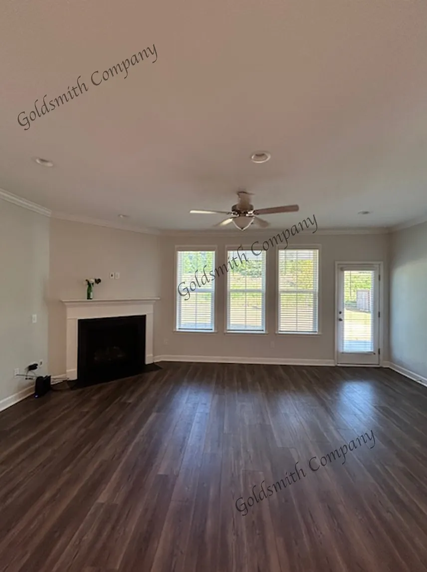 5 bed, 4.5 bath, 2935 sqft, $2,990 — Photo 4