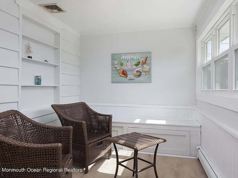 1233 Oakwood Rd — Photo 6