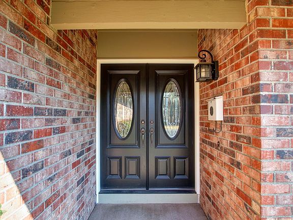4th image of 1615 Oakview Dr