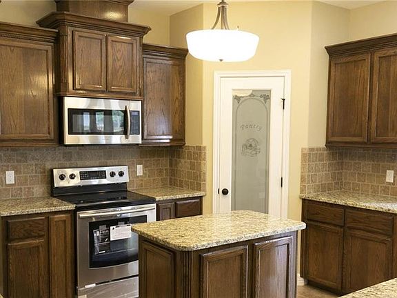 2nd image of 2709 Gold Rush Ln