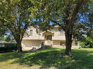 33648 W 88th Ct, De Soto, KS 66018