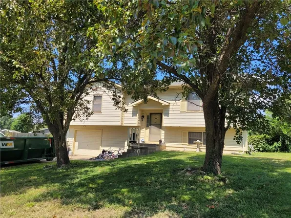 33648 W 88th Ct, De Soto, KS 66018