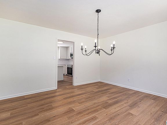 3rd image of 1585 Brewster Cir