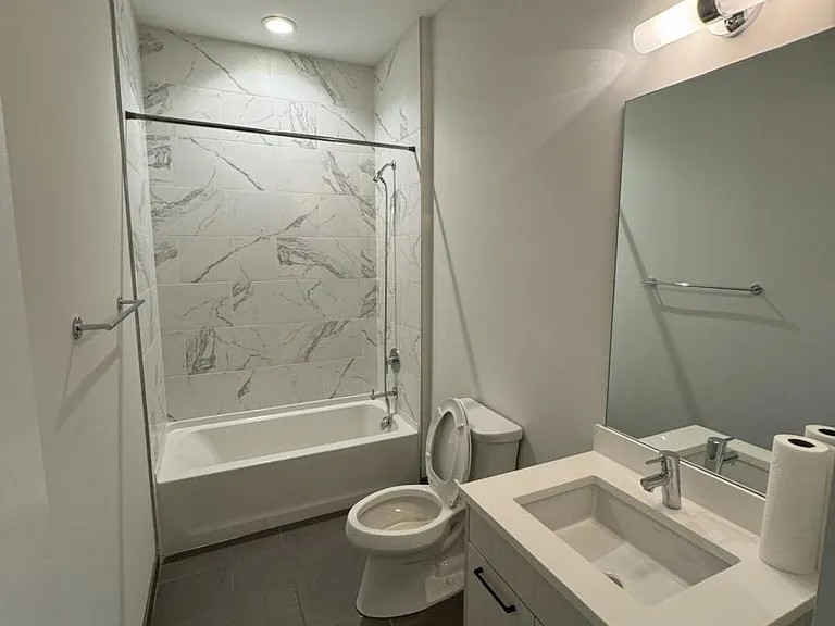 2247 W Lawrence Ave #G2 — Photo 24
