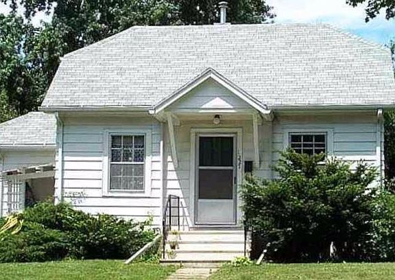 Charming 2-bedroom craftsman house in great neighborhood!