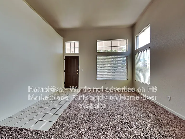 593 Fisher Cir — Photo 2
