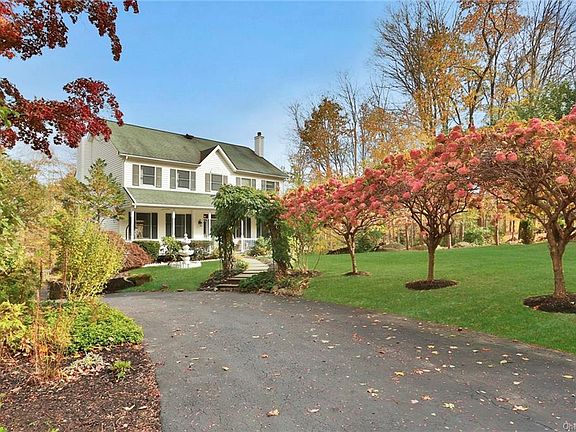 2nd image of 26 Lily Pond Ln