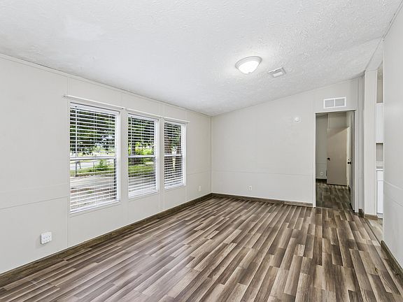 4th image of 223 Ajax Dr NW