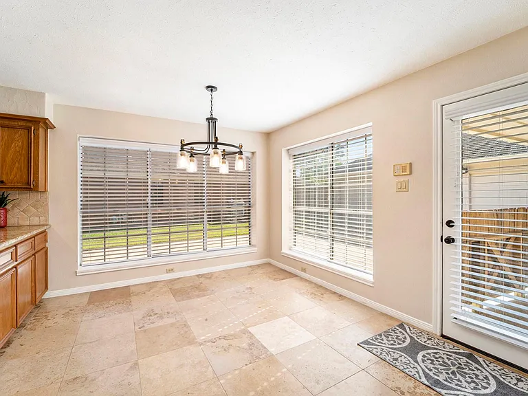 15214 Park Estates Ln — Photo 7