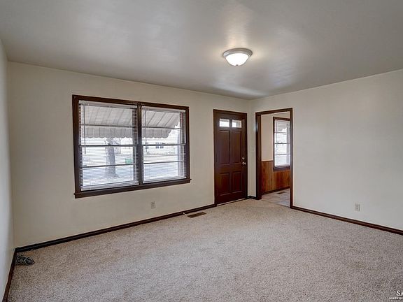 3rd image of 941 Pearl Ave