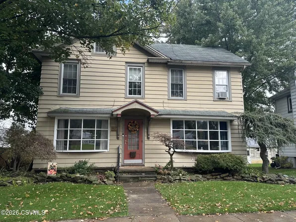90 Market St, Mifflinburg, PA 17844