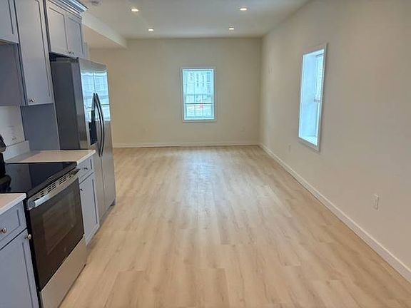 4th image of 477 Shunpike Rd #100