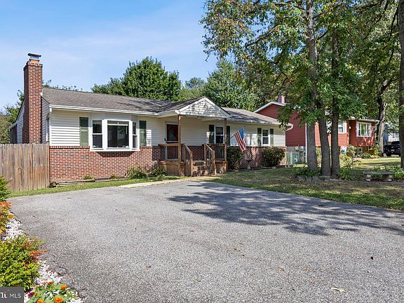 2nd image of 1103 Lotus Ave