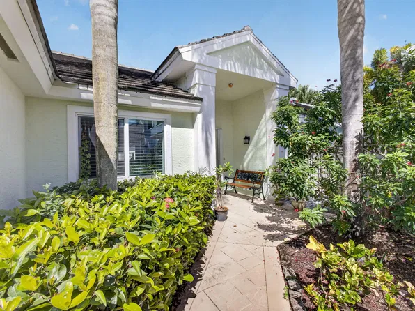 12 COMMODORE Place, Palm Beach Gardens, FL 33418