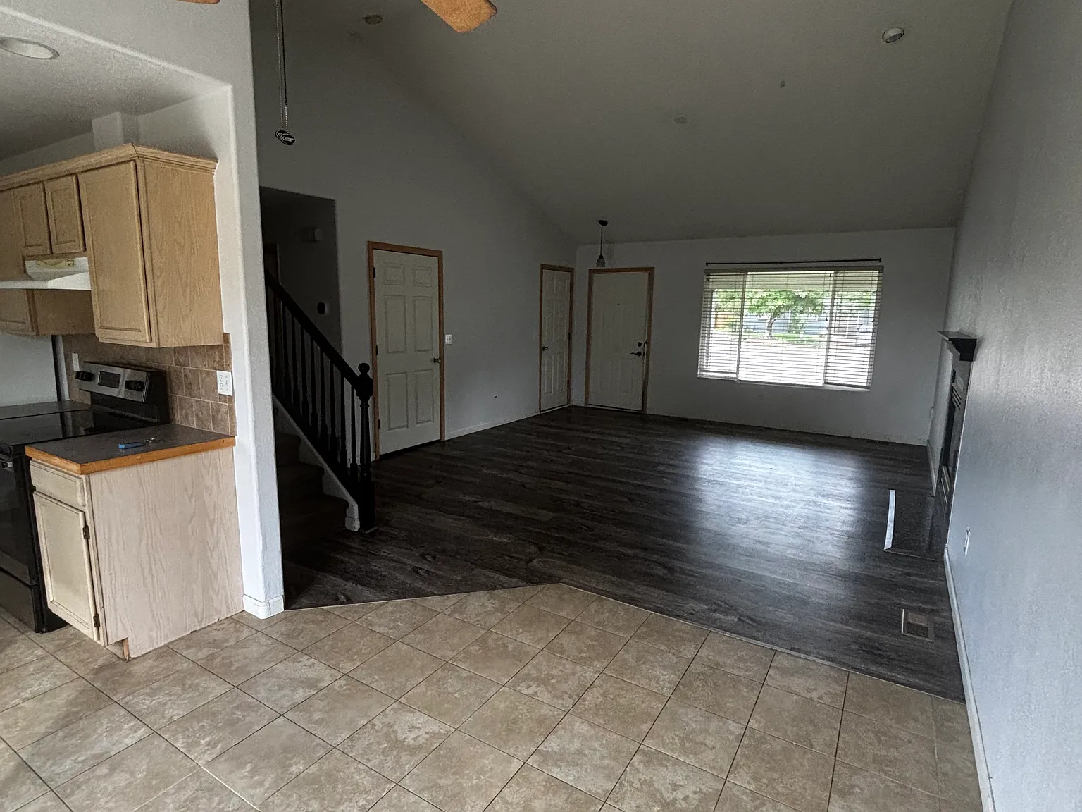 3 bed, 2.5 bath, 1304 sqft, $2,400 — Photo 3