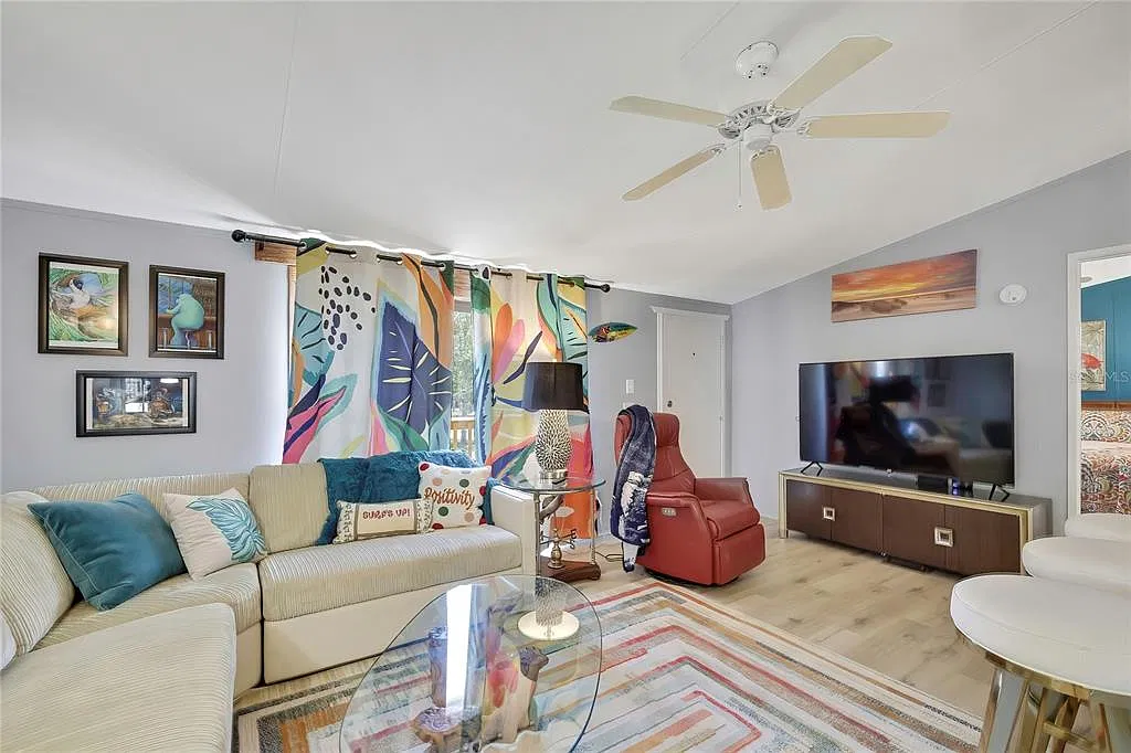 4 bed, 2.0 bath, 1344 sqft, $3,200 — Photo 4