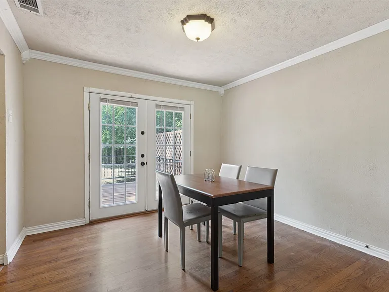 3884 Van Ness Ln — Photo 6