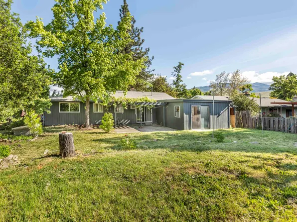 374 Cambridge St, Ashland, OR 97520