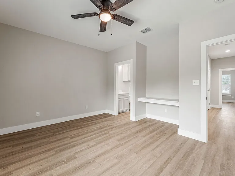 981 N Clinton St #102 — Photo 17