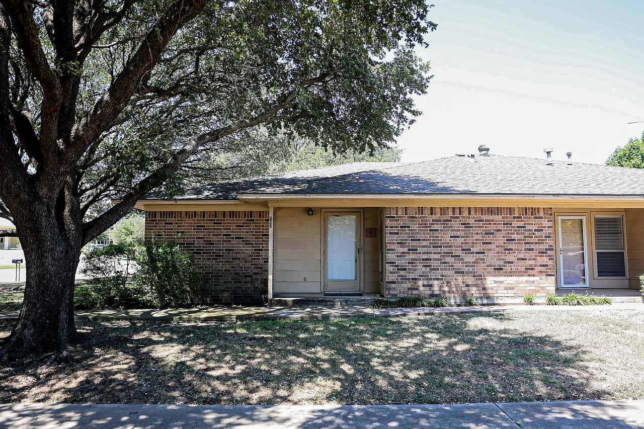 2 bed, 1266 sqft, $1,700 — Photo 4