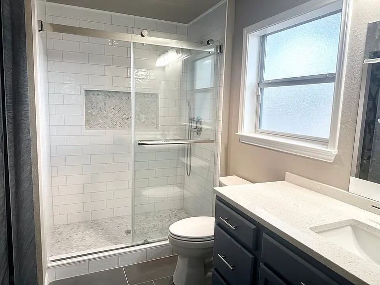 705 W 3rd St — Photo 13