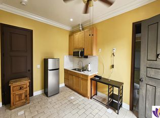 5953 Hillview Park Ave #A, Van Nuys, CA 91401