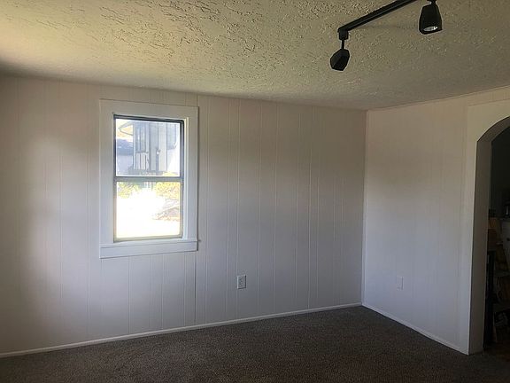 3rd image of 808 8th Ave N