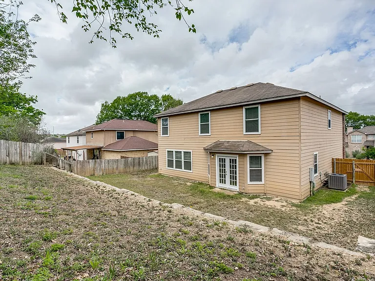 3410 Sherwin Dr — Photo 25
