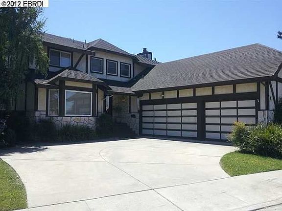 3rd image of 9 W Lake Ct