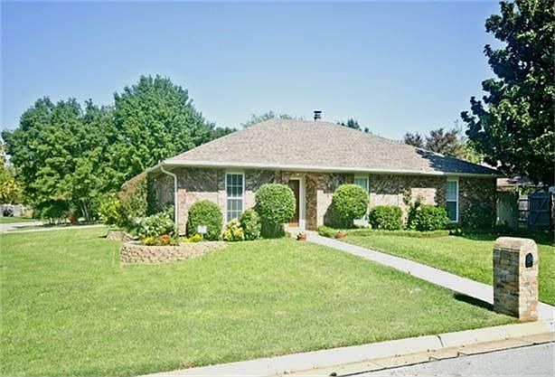 1st image of 501 Hinsdale Dr