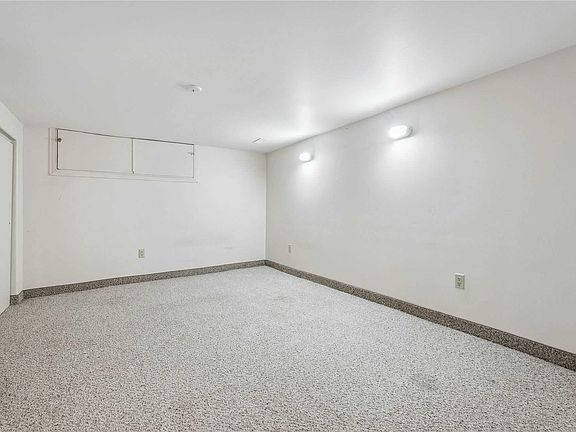 5th image of 115 Albert St S