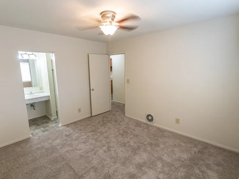 Blue Grass Manor — Photo 132