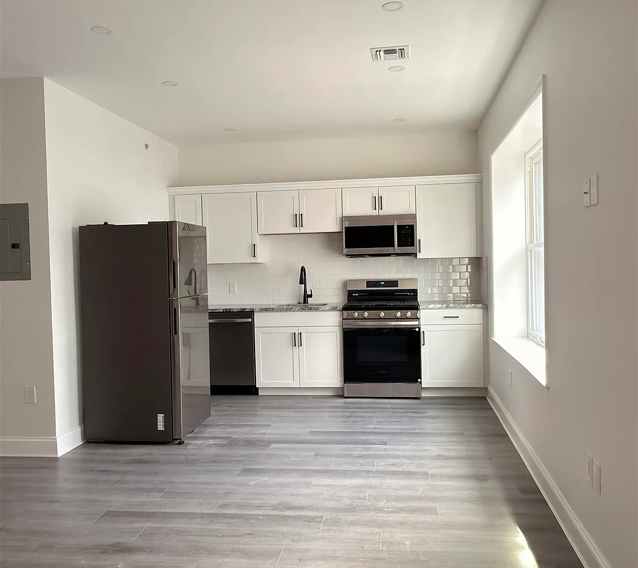 2 bed, 1.0 bath, 800 sqft, $2,550 — Photo 4