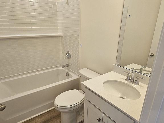 5th image of 502 Barbican Pl Lot 44