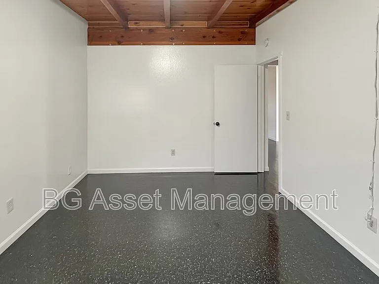 1526 Visalia Ave — Photo 15