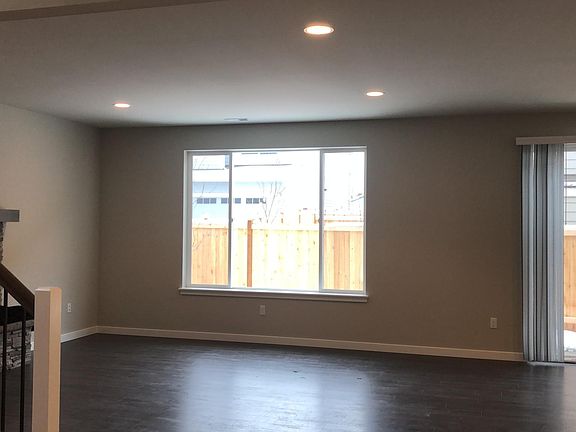 4th image of 6 101st Ave NE