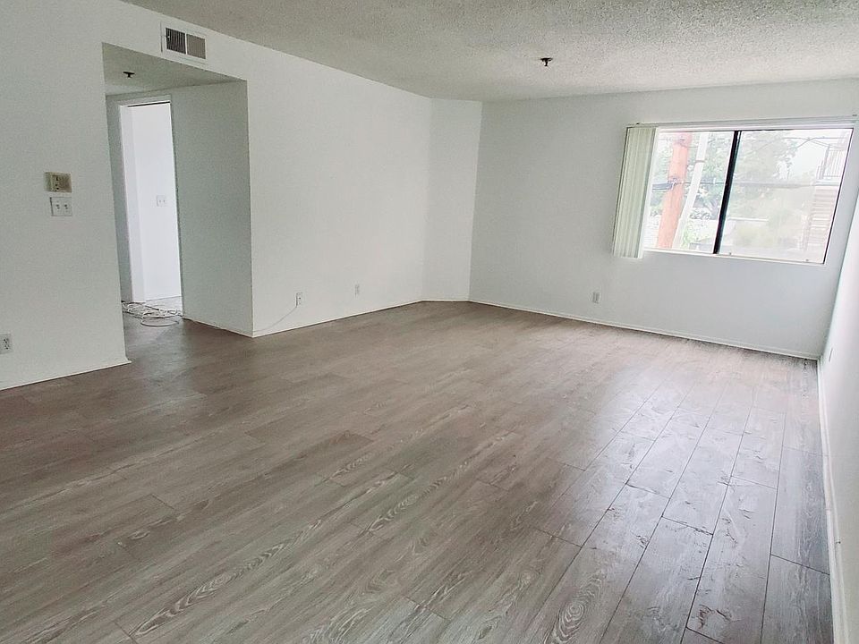 1st image of 555 Oak St APT 203
