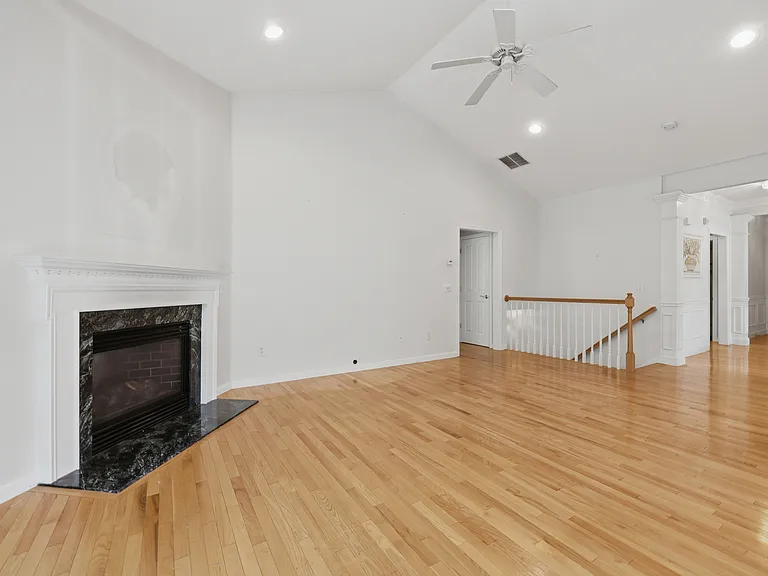 39 Brook Ln — Photo 3