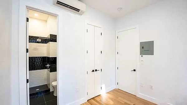 354 S 1st St #1B — Photo 9