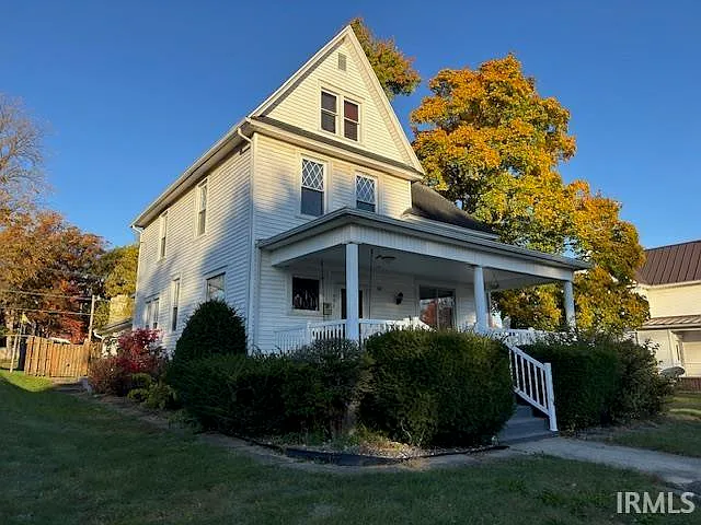 404 Grand St photo 1