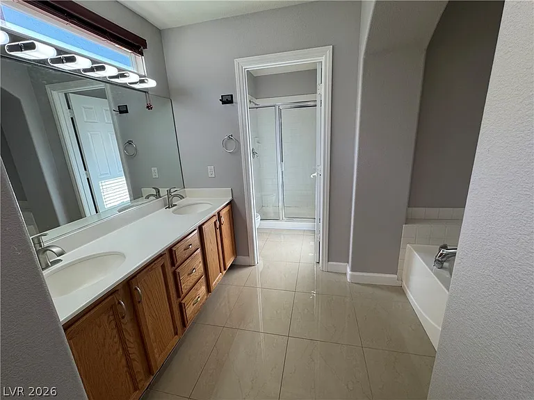 9505 Perennial View Ave — Photo 14